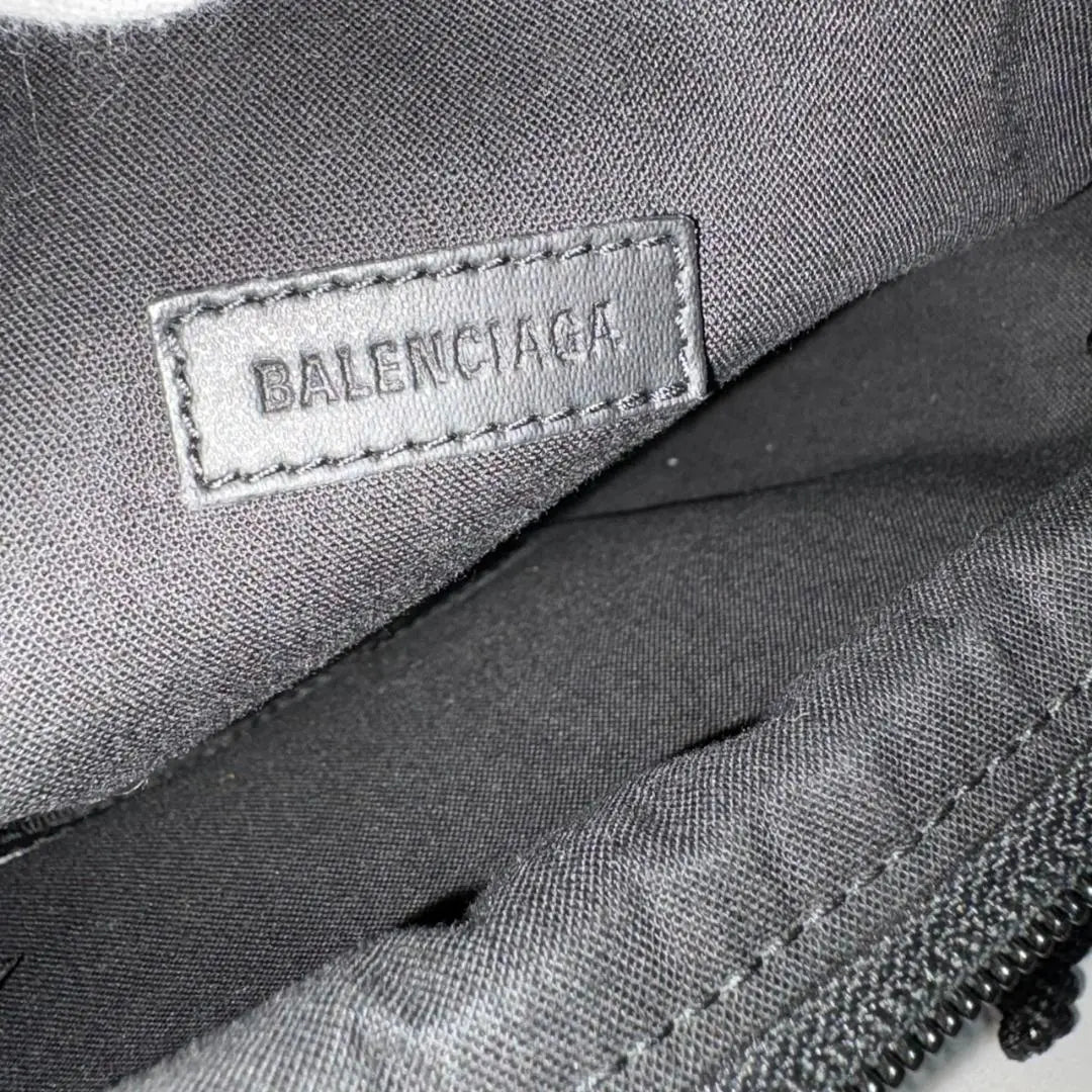 Almost unused BALENCIAGA BE KIND EXPLORER