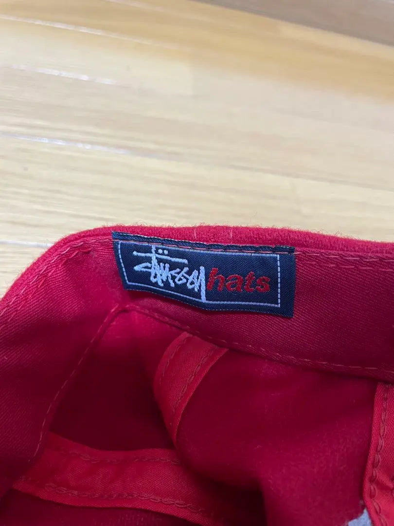 Gorra de lana Stussy antigua de los años 90 con logo S en rojo