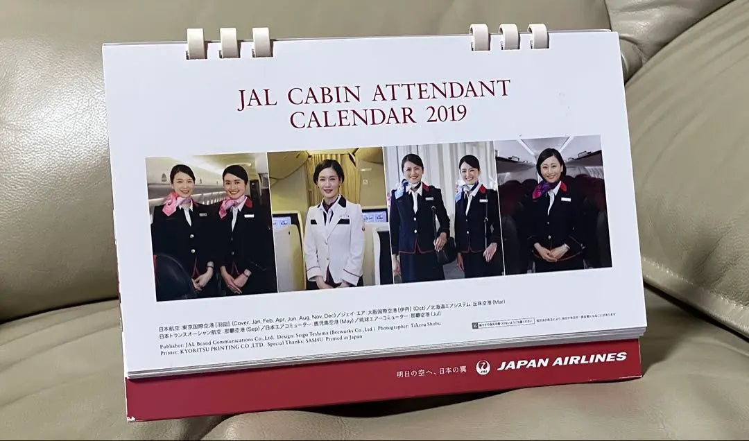 JAL CABIN ATTENDANT CALENDAR 2019 Tabletop