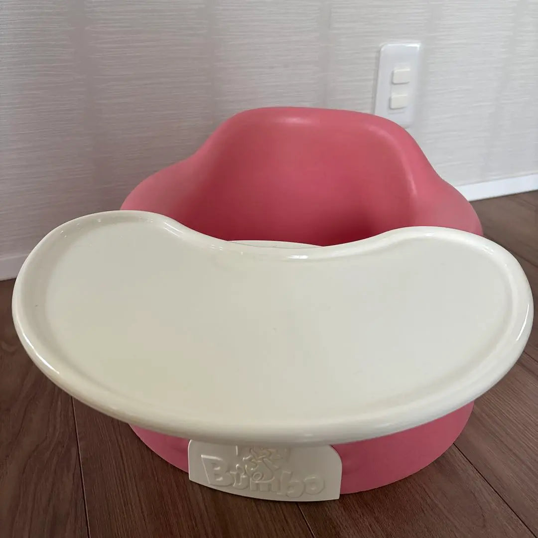 Silla de bebé Bambo rosa con bandeja y mesa