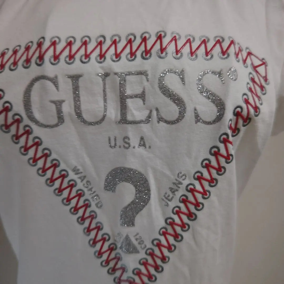 [Moda ☆ Guess] Logotipo de la marca triángulo invertido blanco plateado talla M | 【オシャレ☆GUESS】白 銀色 逆トライアングル ブランドロゴ サイズM