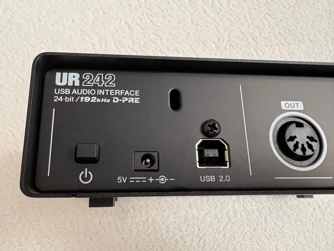 UR242: Interfaz de audio USB 2.0 4 x 2