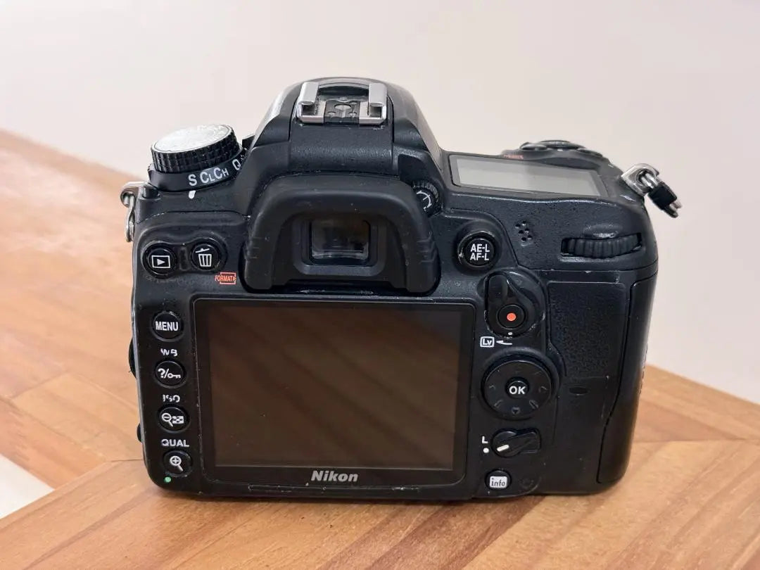 Nikon D7000 & genuine battery, charger, SD card, strap included