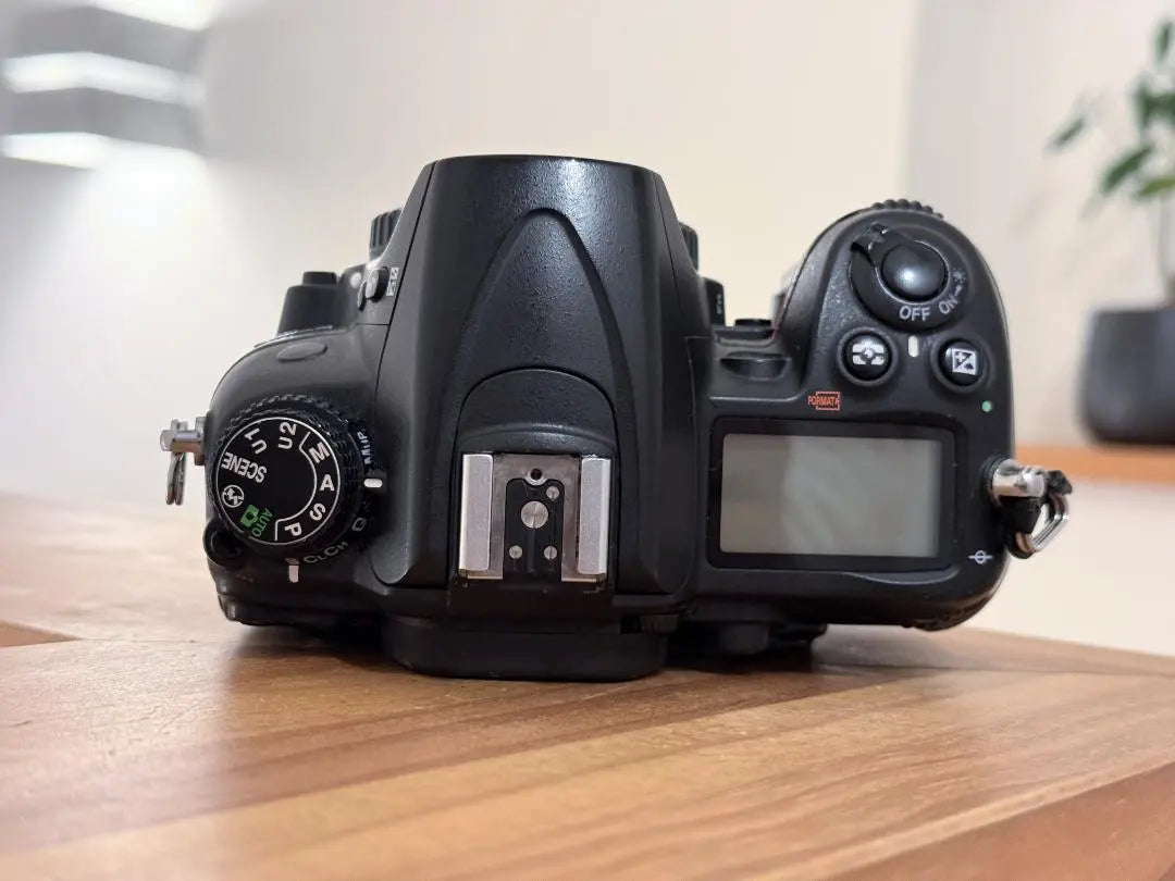 Nikon D7000 & genuine battery, charger, SD card, strap included