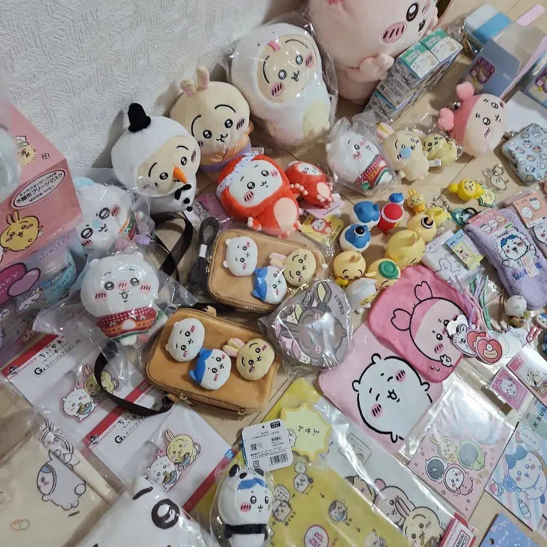 Small-cute goods sold in bulk Hachiware Rabbit