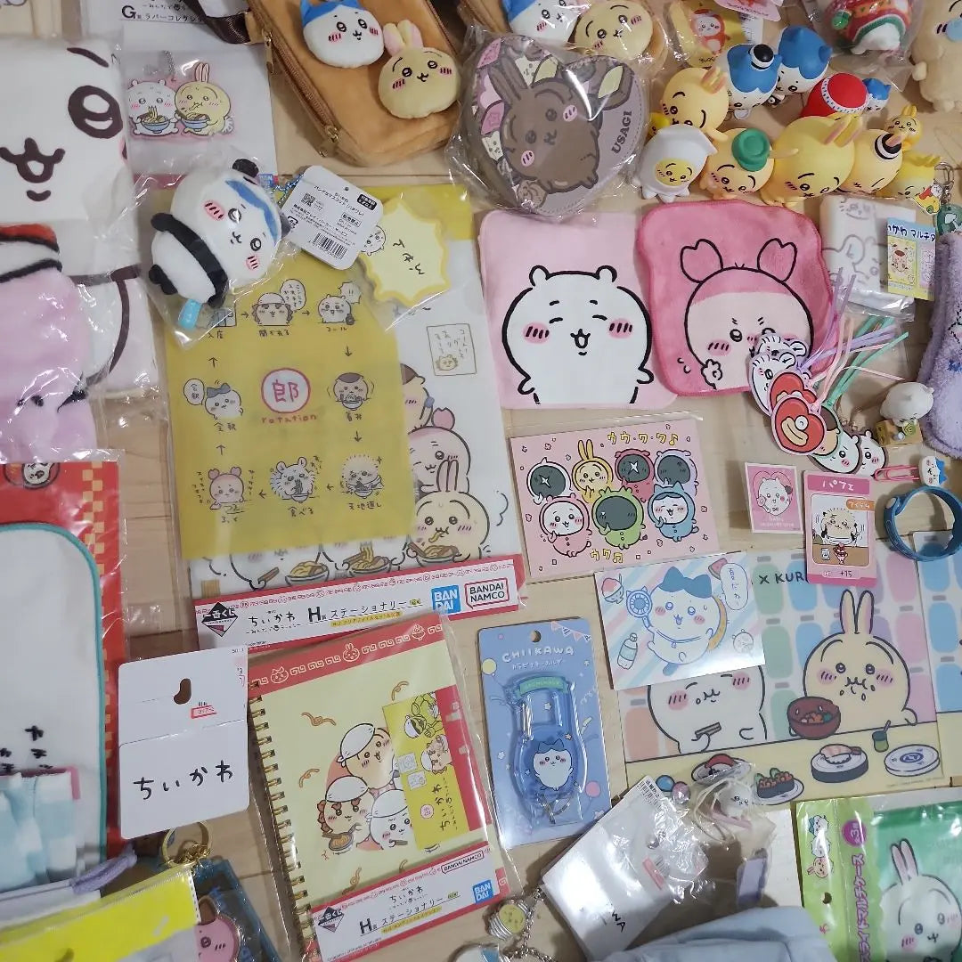 Small-cute goods sold in bulk Hachiware Rabbit