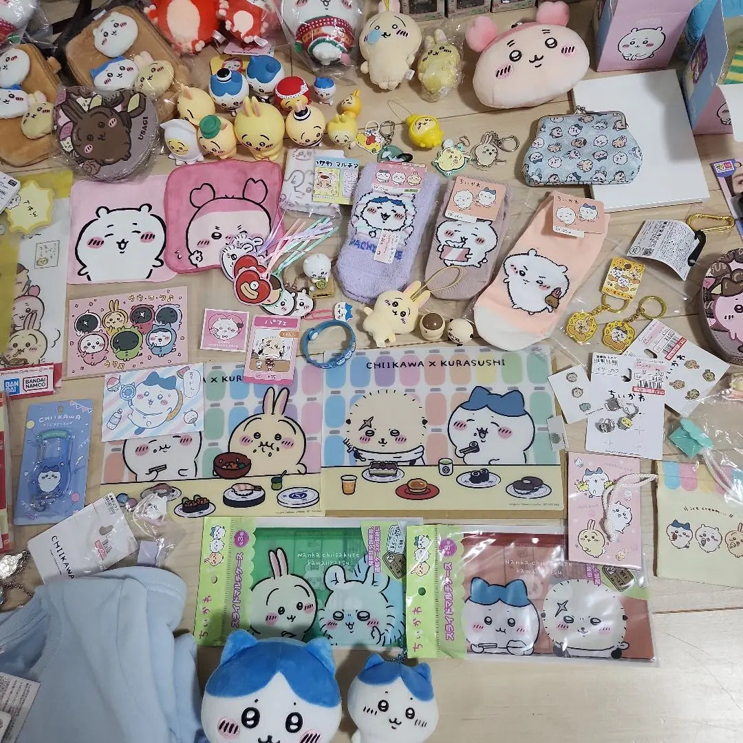 Small-cute goods sold in bulk Hachiware Rabbit