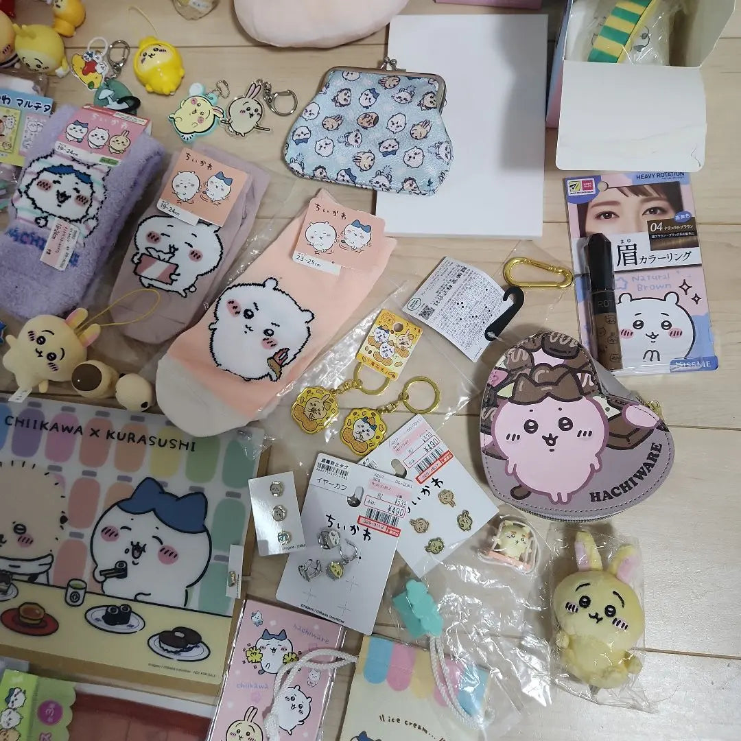 Small-cute goods sold in bulk Hachiware Rabbit