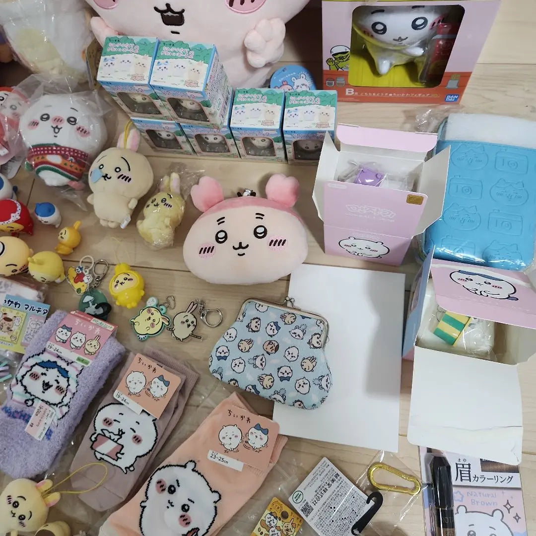 Small-cute goods sold in bulk Hachiware Rabbit