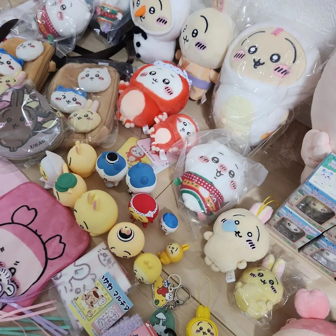 Small-cute goods sold in bulk Hachiware Rabbit