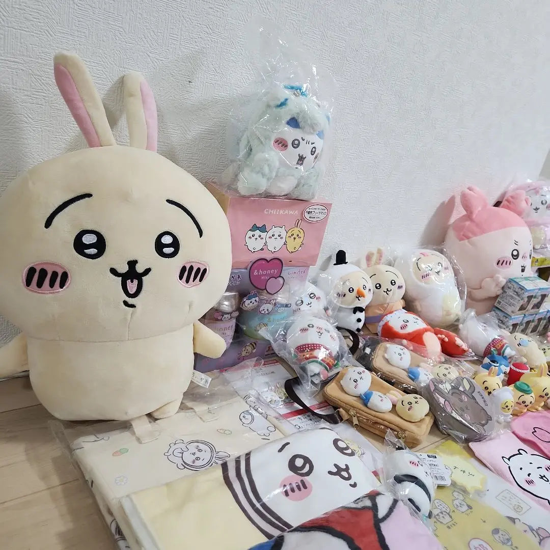 Small-cute goods sold in bulk Hachiware Rabbit