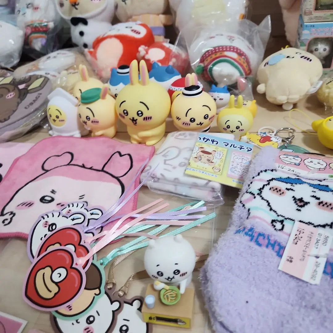 Small-cute goods sold in bulk Hachiware Rabbit