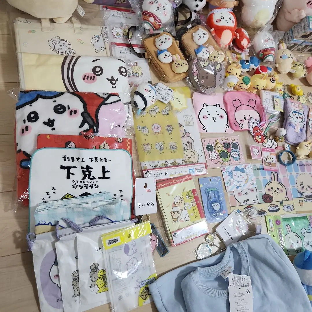 Small-cute goods sold in bulk Hachiware Rabbit