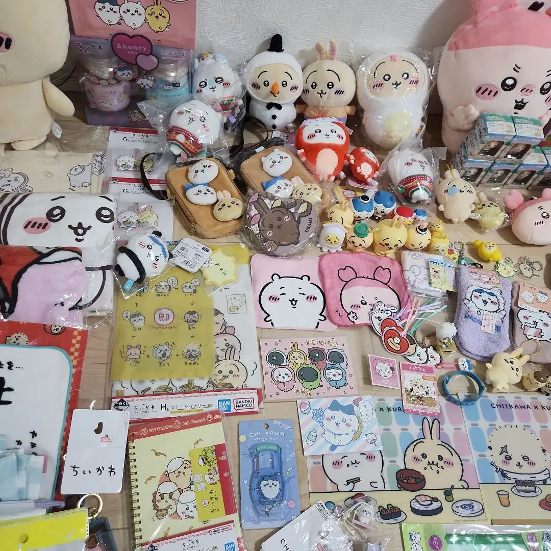 Small-cute goods sold in bulk Hachiware Rabbit