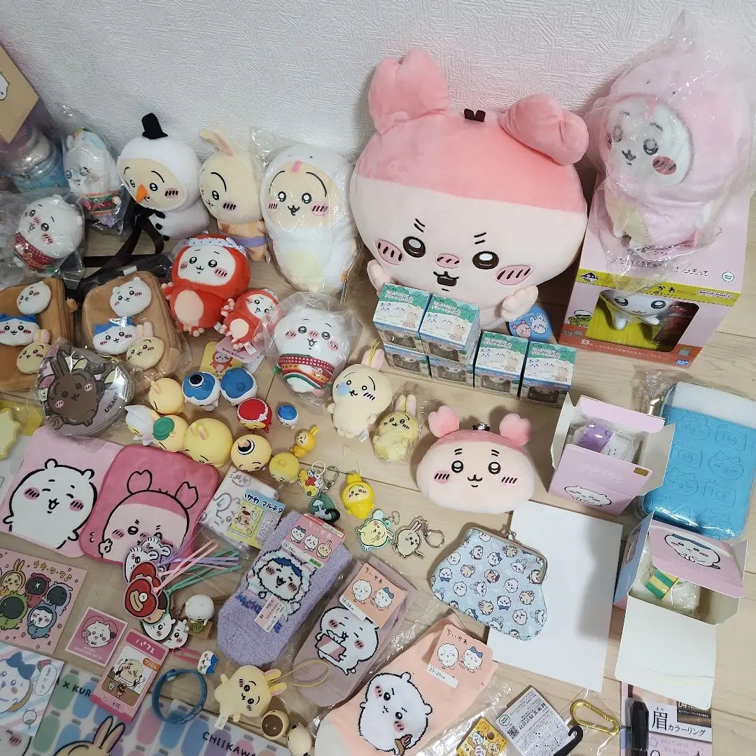 Small-cute goods sold in bulk Hachiware Rabbit