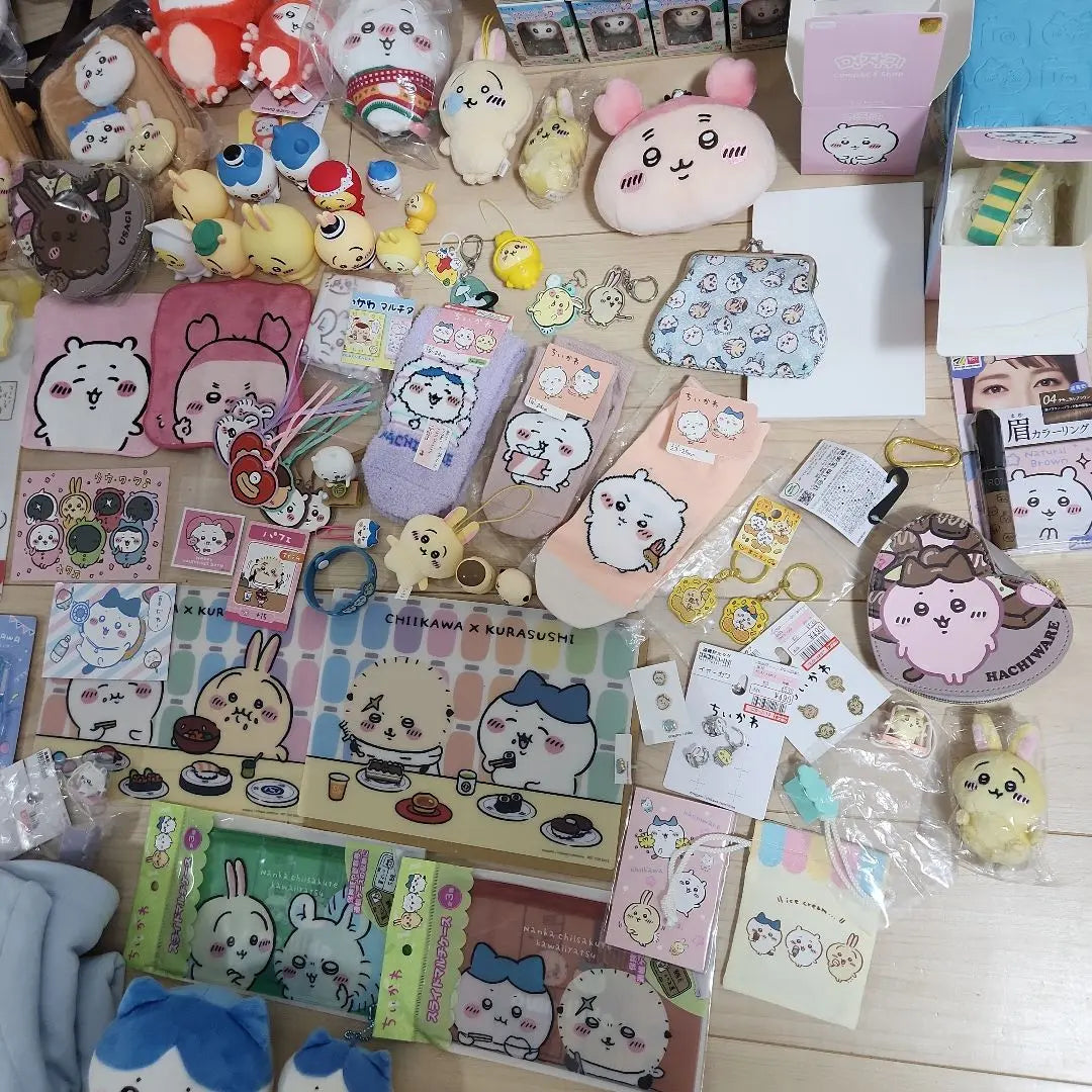 Small-cute goods sold in bulk Hachiware Rabbit