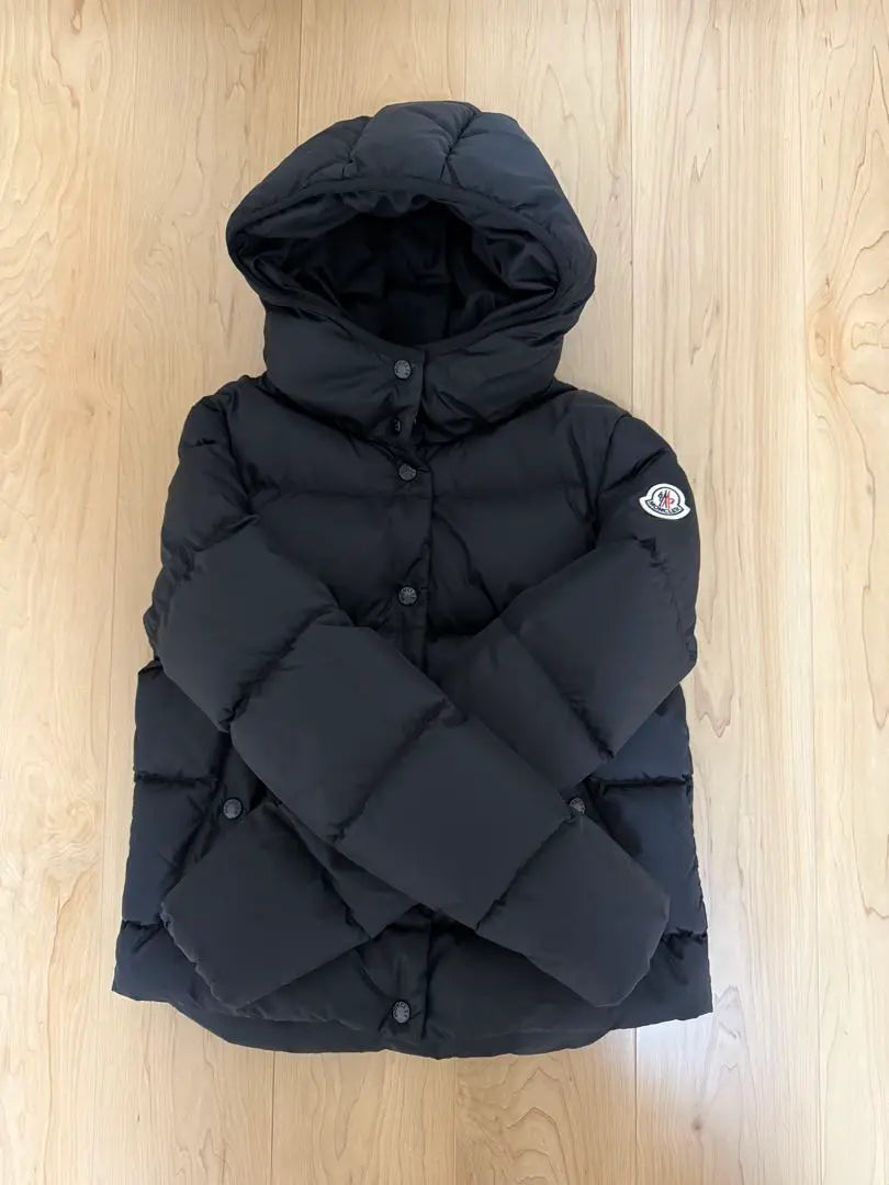 [Solo disponible los sábados, domingos y festivos] Chaqueta de plumas Moncler genuina LENAR Talla 0