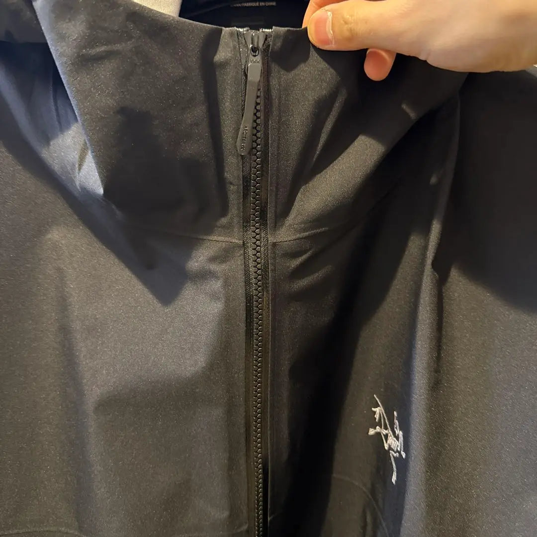 Ropa impermeable negra GORE-TEX de Arc'teryx sin usar, talla XXL