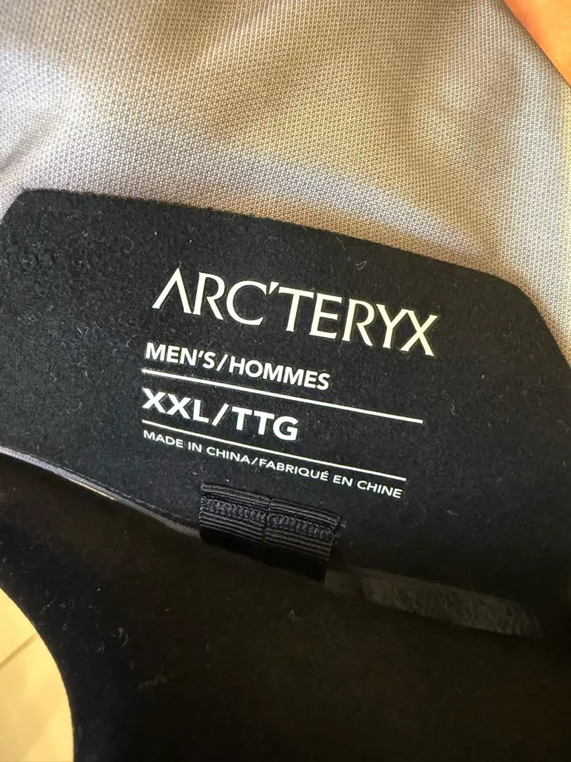 Ropa impermeable negra GORE-TEX de Arc'teryx sin usar, talla XXL