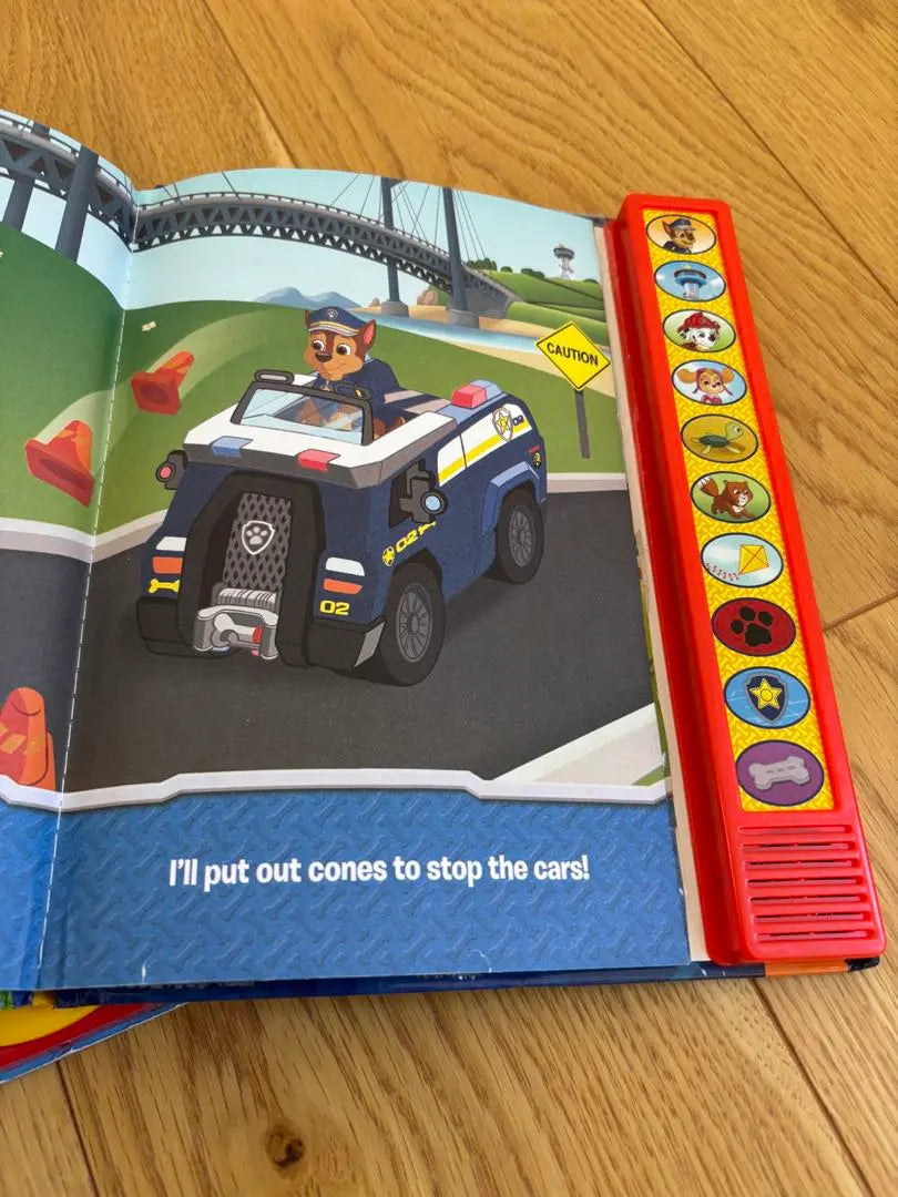 Beautiful condition, 2-piece set, with book! Paw Patrol & Paw Station Paw Patrol