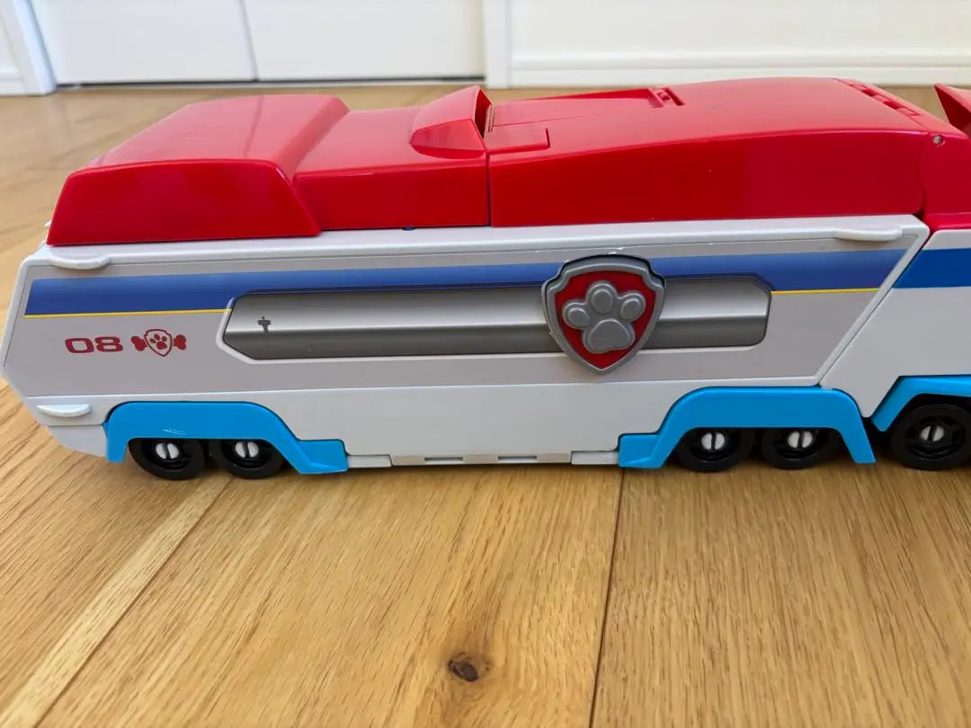 Beautiful condition, 2-piece set, with book! Paw Patrol & Paw Station Paw Patrol