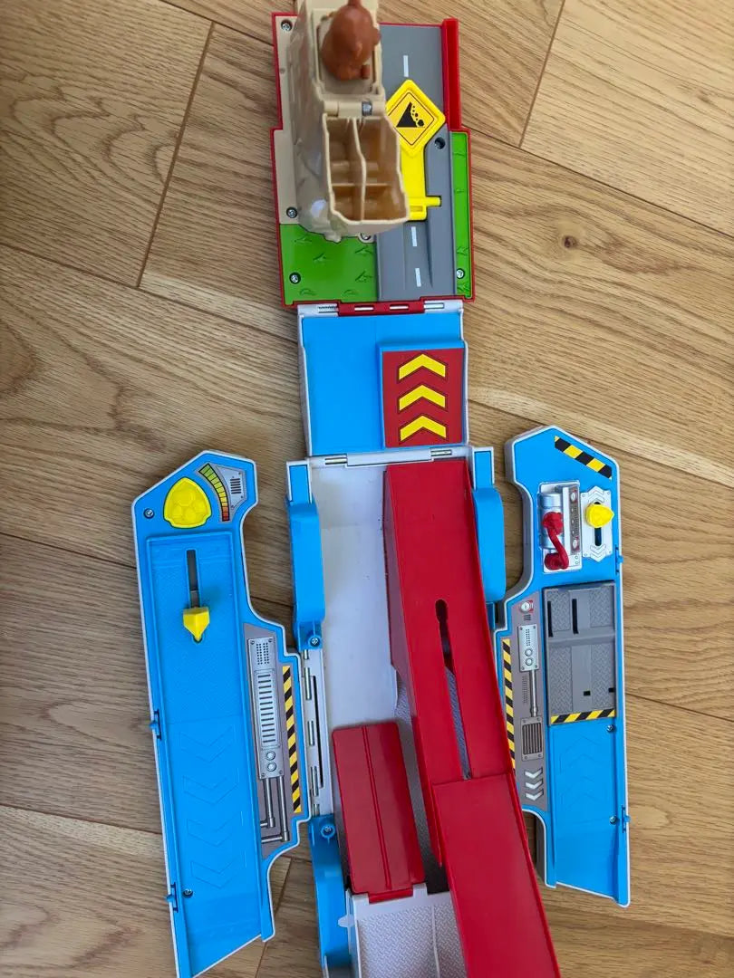 Beautiful condition, 2-piece set, with book! Paw Patrol & Paw Station Paw Patrol