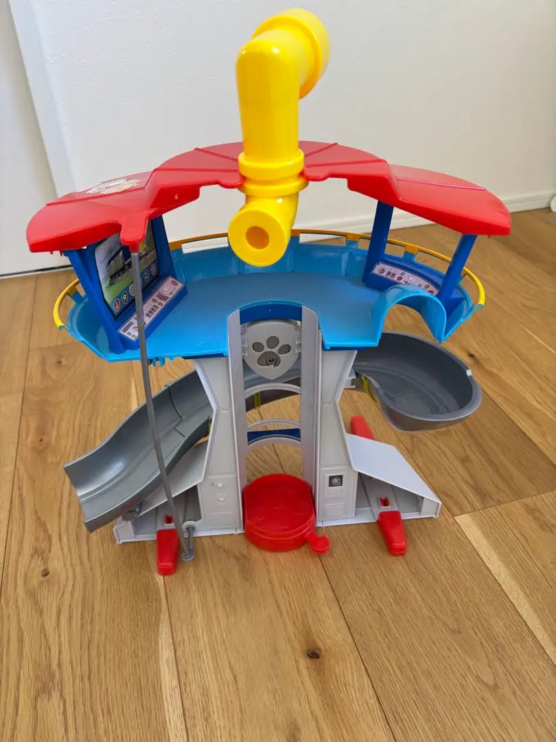 Beautiful condition, 2-piece set, with book! Paw Patrol & Paw Station Paw Patrol