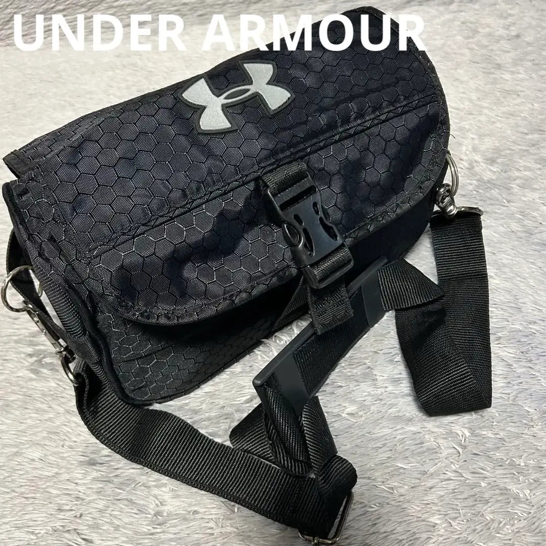 Riñonera negra para el cuerpo de UNDER ARMOUR