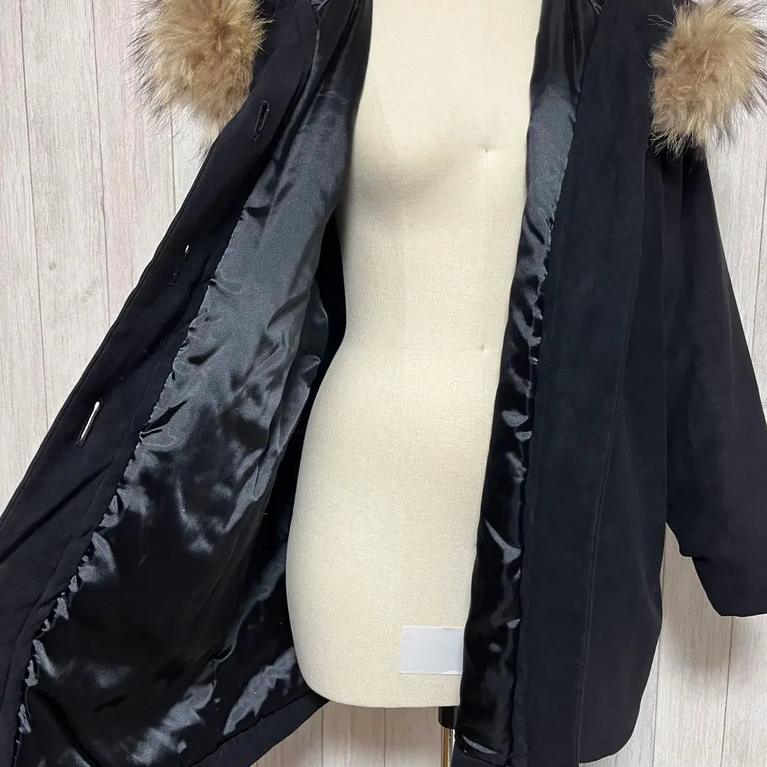 [BALLSEY] Chaqueta acolchada de plumón con capucha y pelo negro suelto