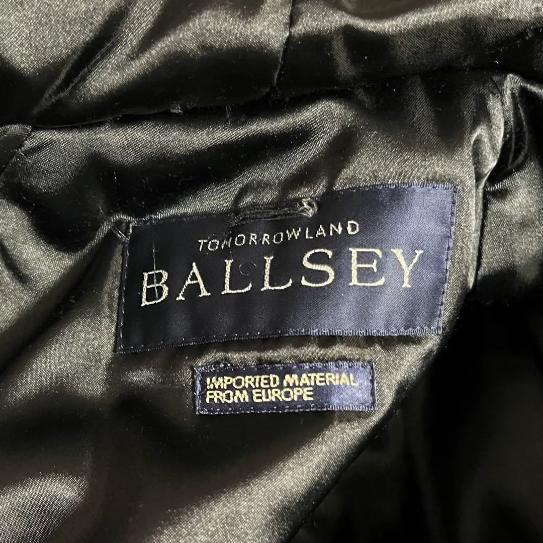 [BALLSEY] Chaqueta acolchada de plumón con capucha y pelo negro suelto