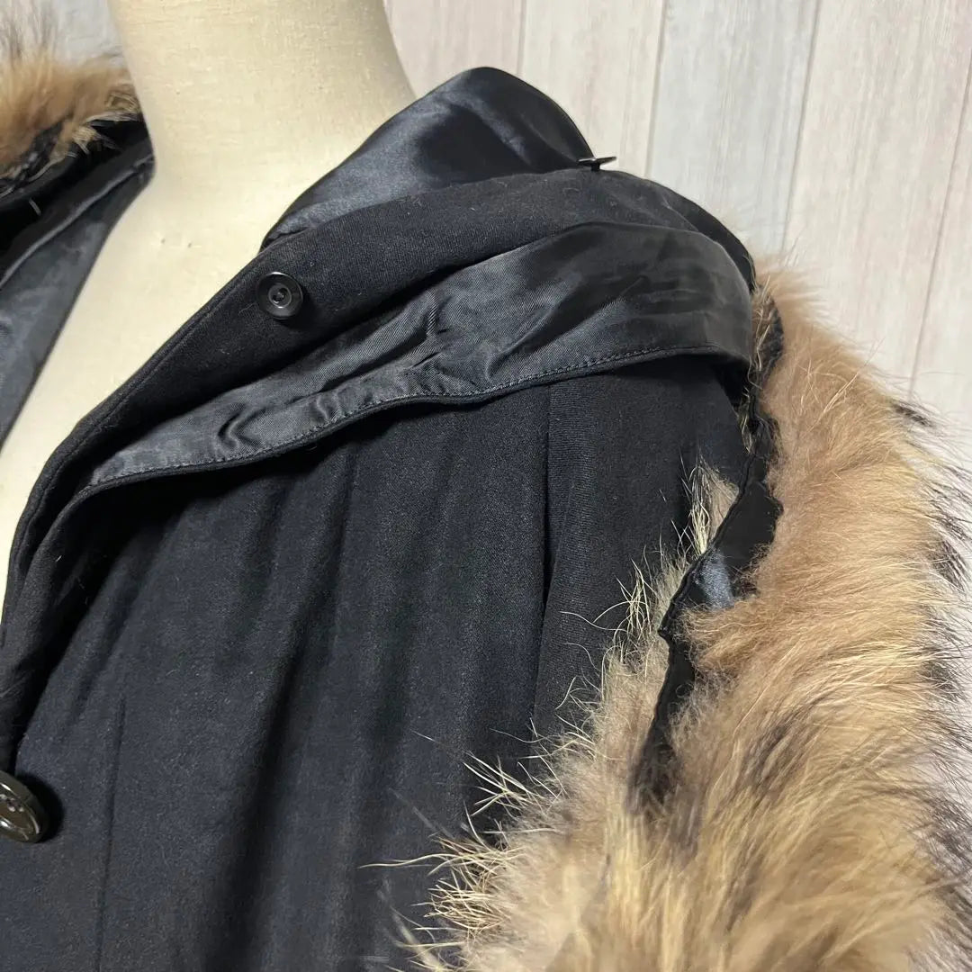 [BALLSEY] Chaqueta acolchada de plumón con capucha y pelo negro suelto