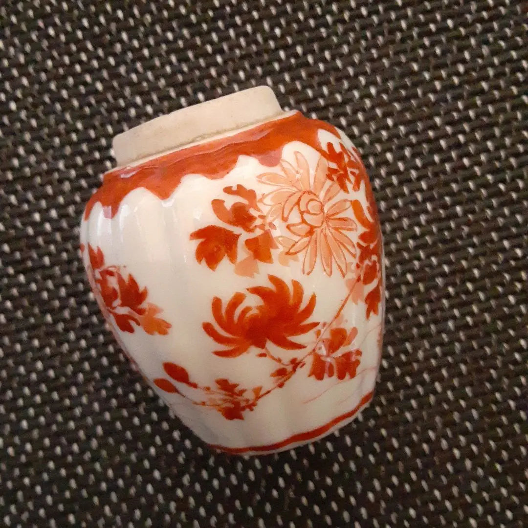 Antiguo jarrón pequeño de cerámica Kutani pintado de rojo / Periodo Edo tardío, retorno Meiji Arita Imari Karatsu / Patrón arabesco de hierba otoñal con flores de crisantemo / Jarrón pequeño, jarrón individual