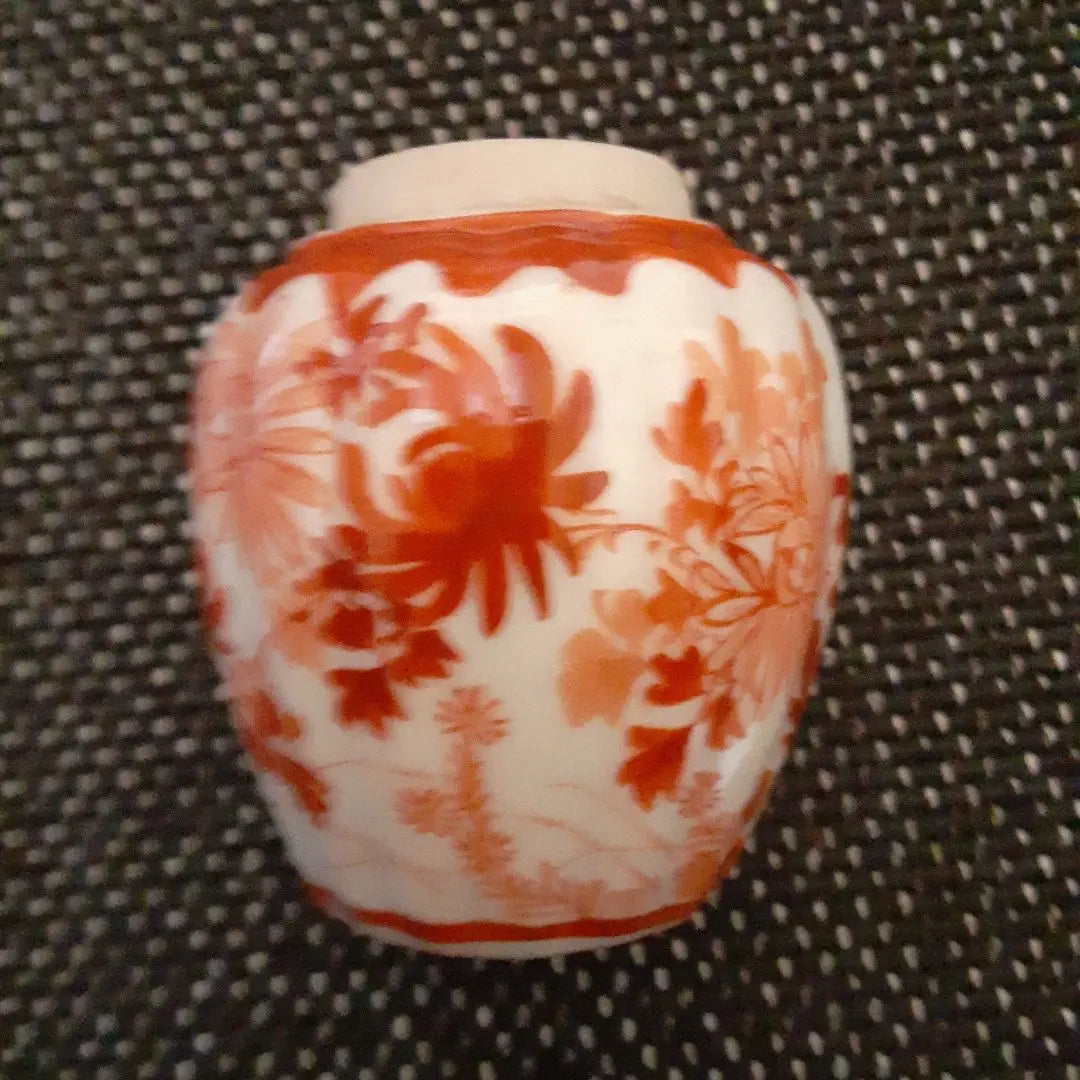 Old red-painted Kutani ware small vase / Late Edo period, Meiji return Arita Imari Karatsu / Chrysanthemum flower autumn grass arabesque pattern / Small vase single vase