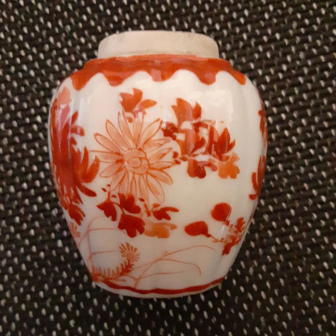 Antiguo jarrón pequeño de cerámica Kutani pintado de rojo / Periodo Edo tardío, retorno Meiji Arita Imari Karatsu / Patrón arabesco de hierba otoñal con flores de crisantemo / Jarrón pequeño, jarrón individual