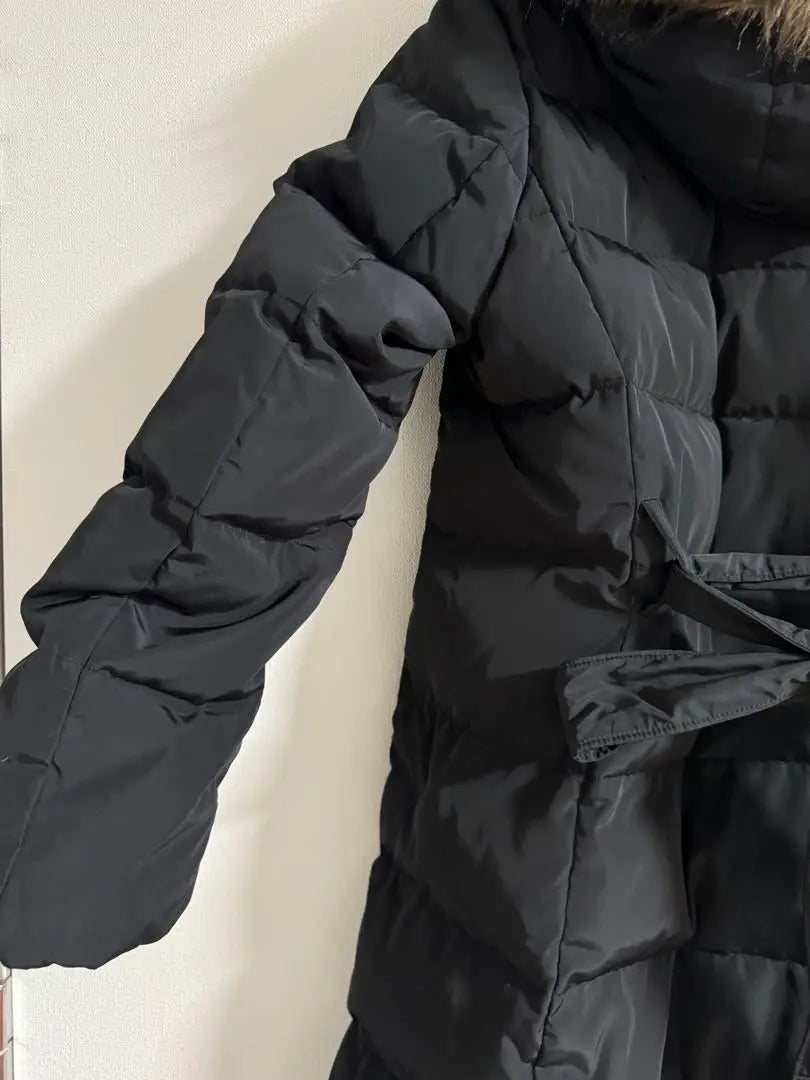 Chaqueta de plumón negra UNIQLO con cinturón de cintura larga de piel | Productos UNIQLO