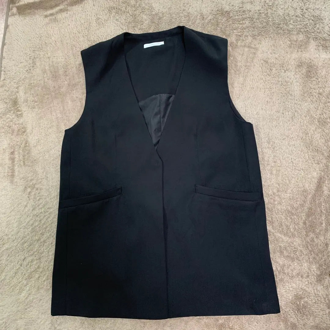 SIMPLICITÉ black vest