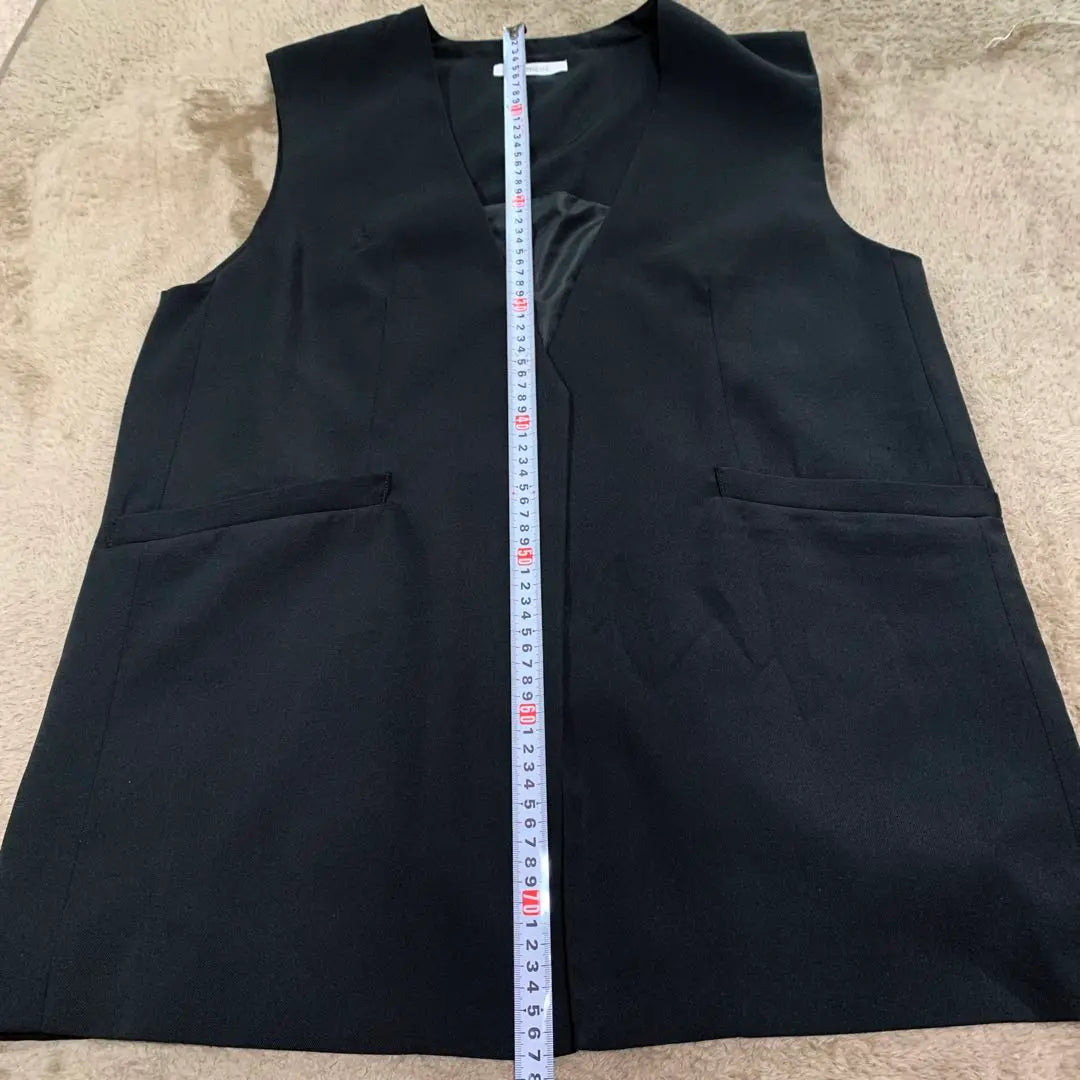 SIMPLICITÉ black vest