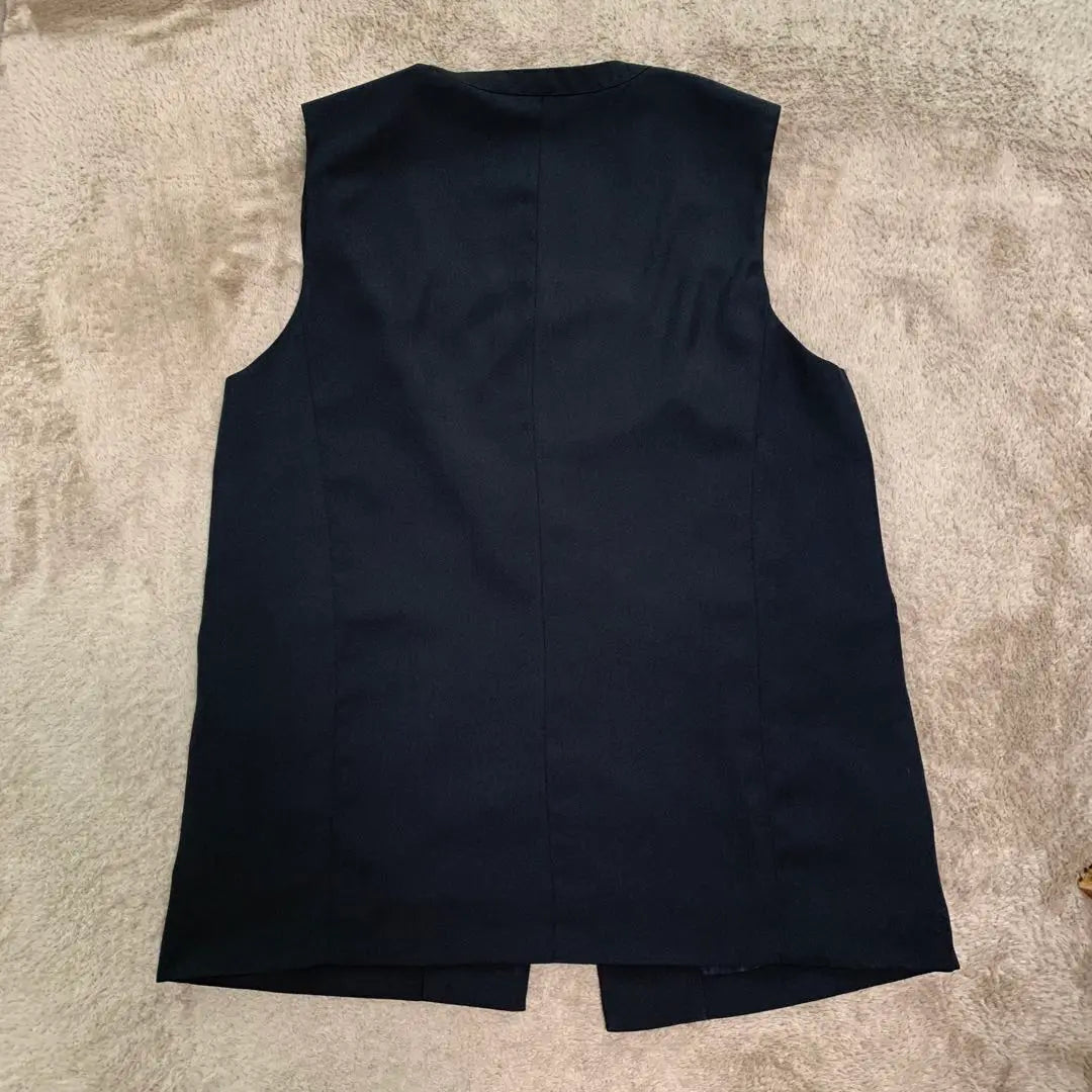 SIMPLICITÉ black vest