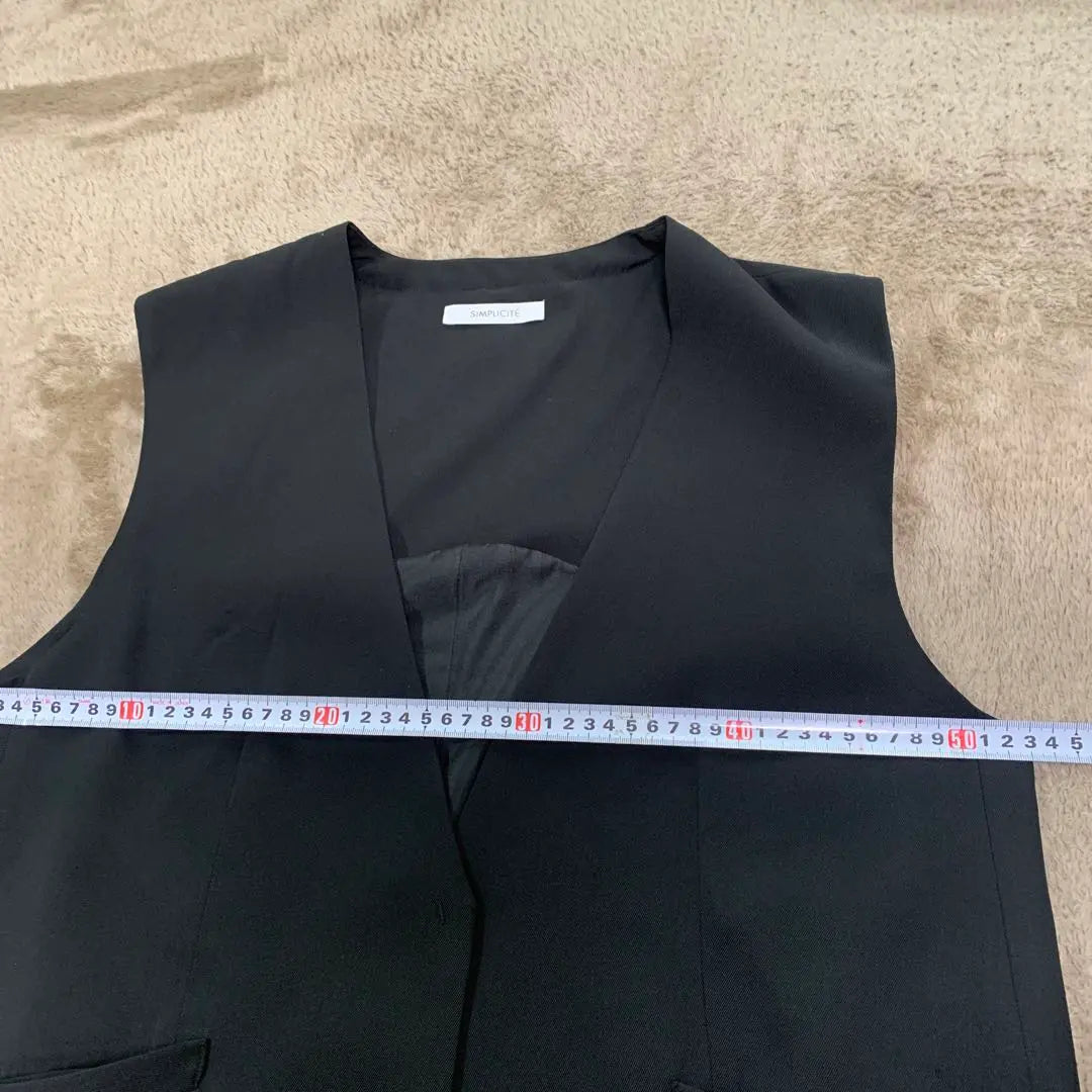 SIMPLICITÉ black vest