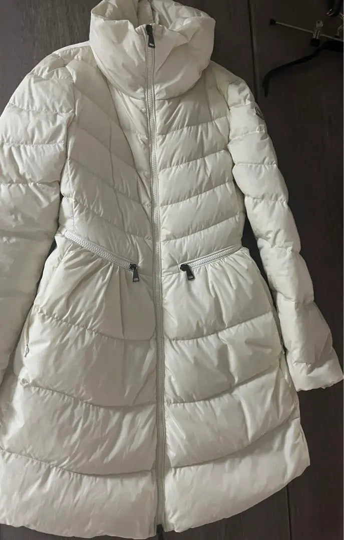 Hermosa silueta, súper hermoso estado, abrigo de plumas Moncler | 美シルエット 超美品 モンクレール ダウンコート