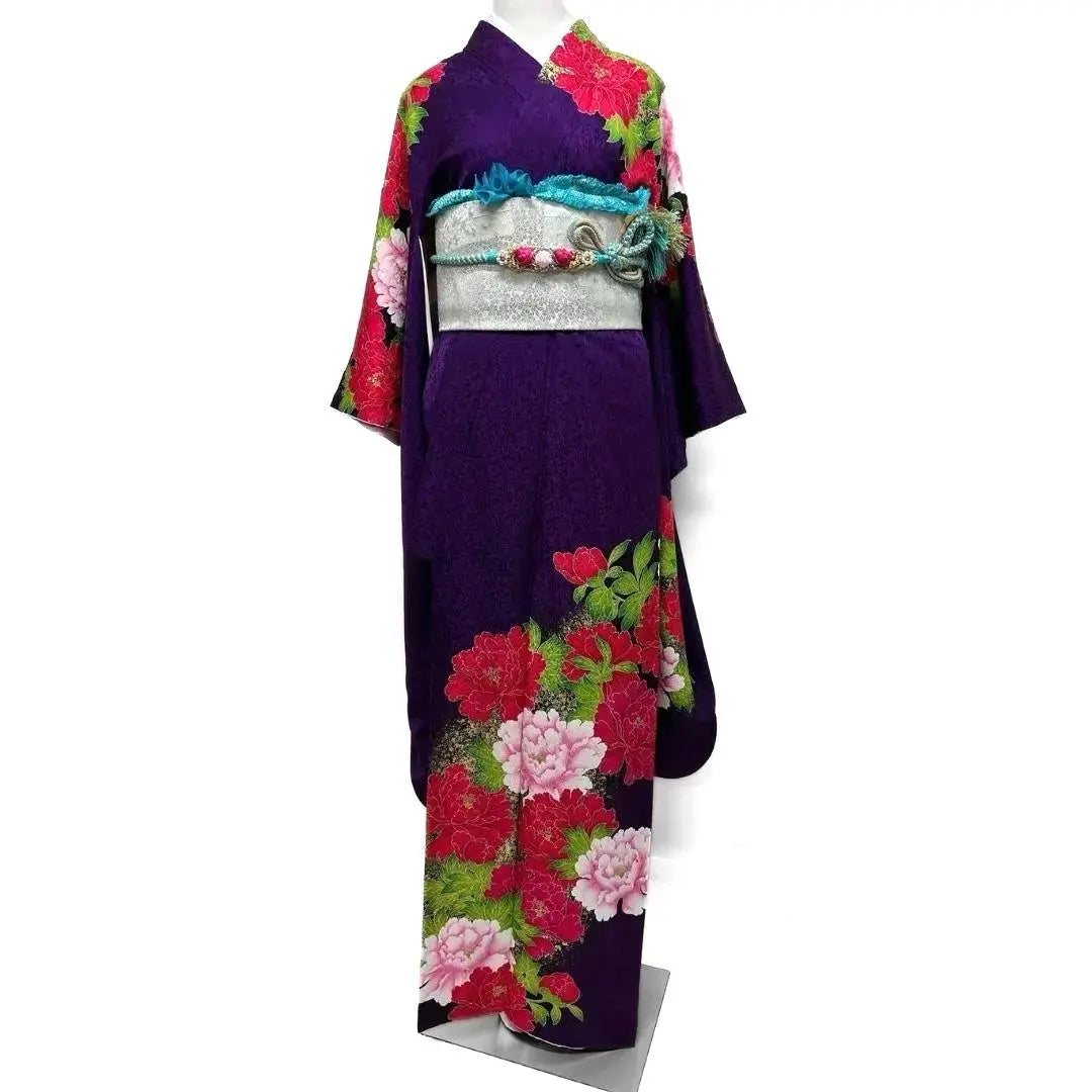 Kimono furisode con estampado de peonías de color dorado 013a p