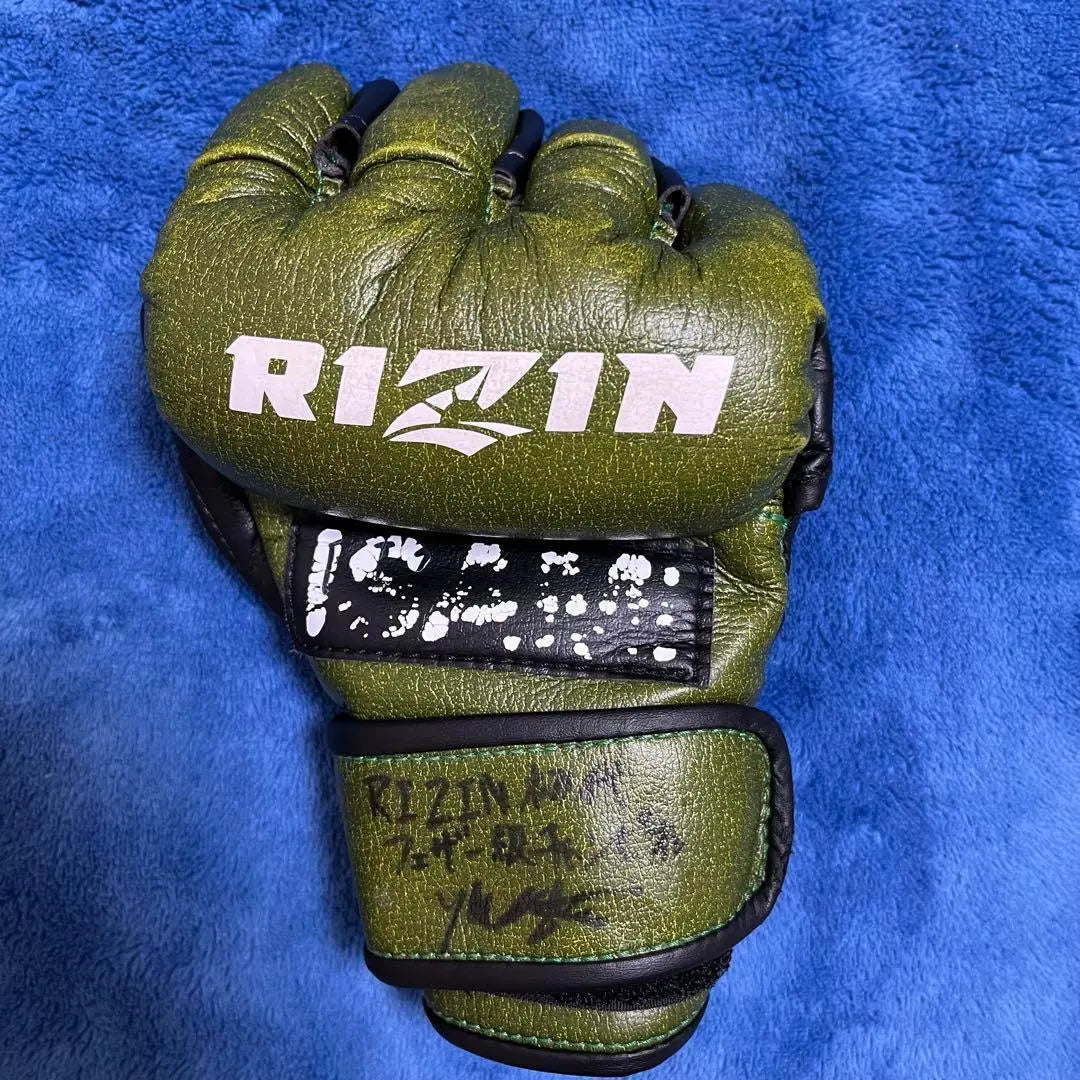 Super valuable! RIZIN Saito Yutaka's size M autographed gloves