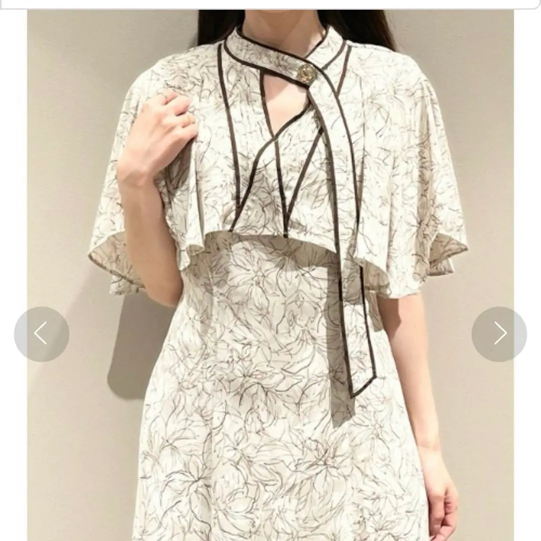 Vestido con estampado de ribetes y volantes estilo capa de SNIDEL