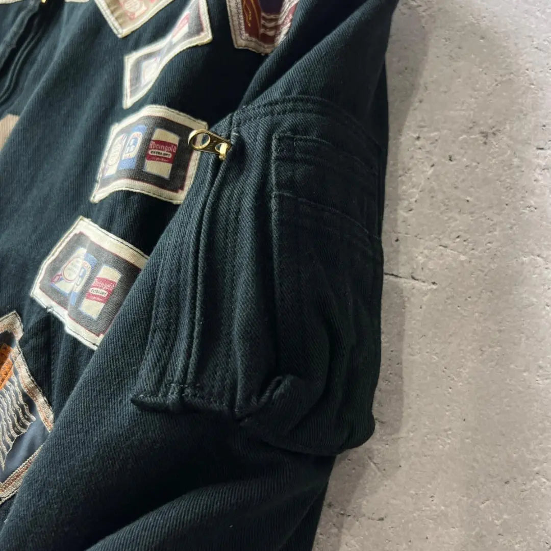 ¡Una presencia única! Chaqueta bomber negra con parches decorativos de Karlhelm