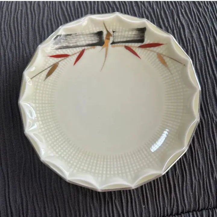 * Japanese tableware, 4 plates, small plates, side dish, Japanese style, leaves, Japanese Showa retro, tableware, kitchen