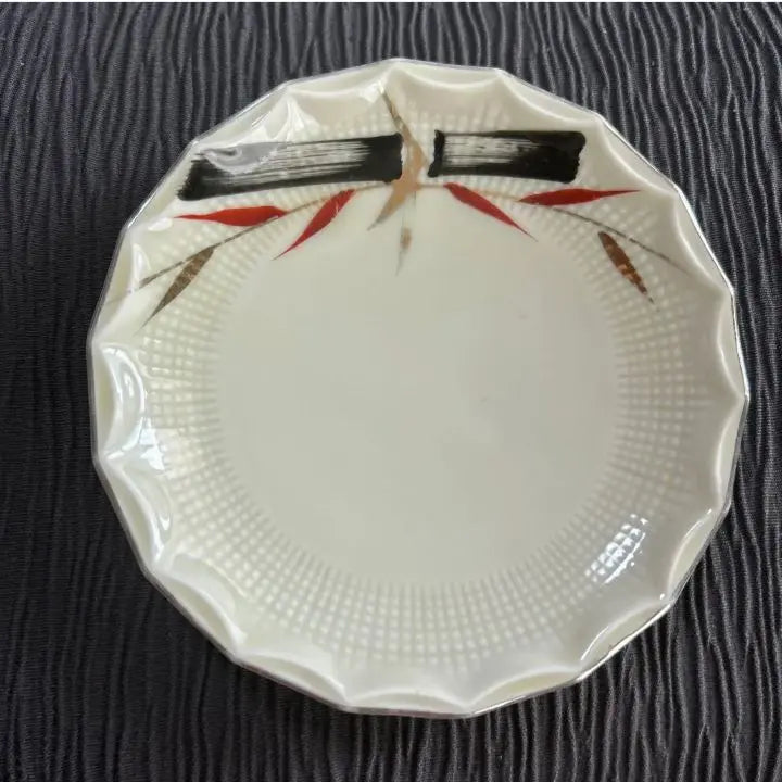 * Japanese tableware, 4 plates, small plates, side dish, Japanese style, leaves, Japanese Showa retro, tableware, kitchen