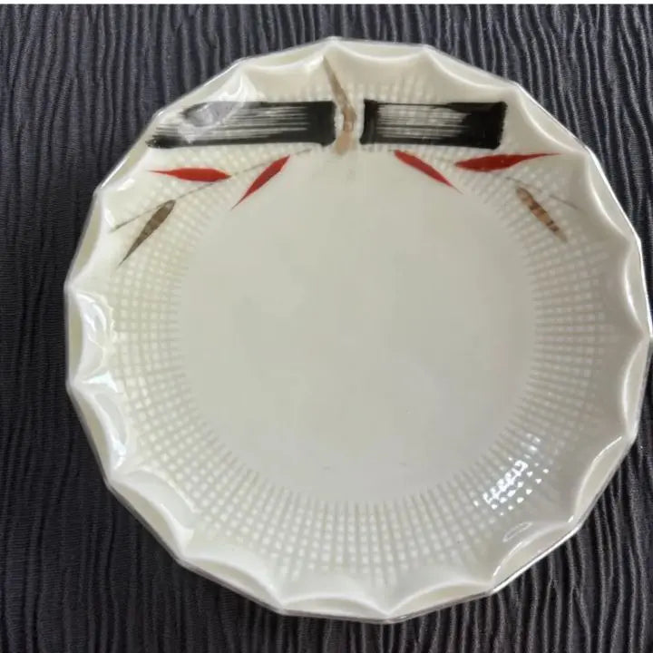 * Japanese tableware, 4 plates, small plates, side dish, Japanese style, leaves, Japanese Showa retro, tableware, kitchen