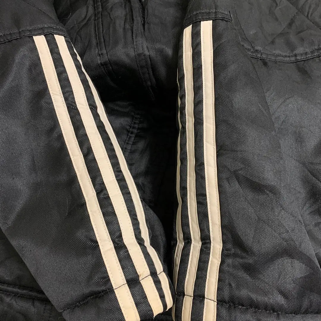 [adidas] Abrigo de banco con etiqueta de bandera universal de los años 90, color negro, ropa usada, Used6TAS2