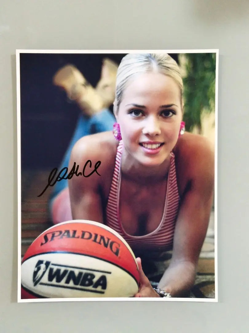 Antoninya Mishra's signature super large photo...Croatian basketball player...