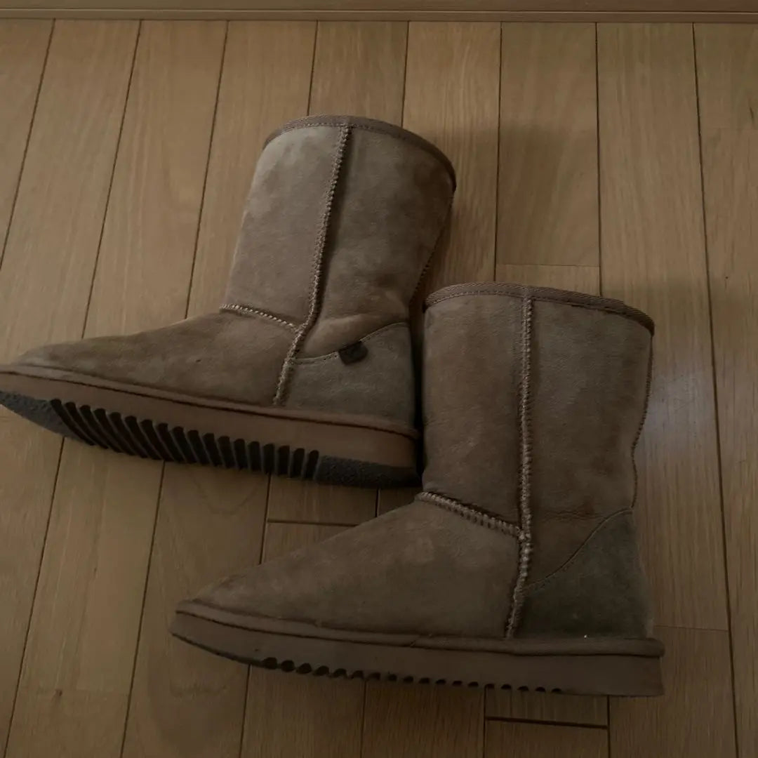 ing sheepskin boots L L